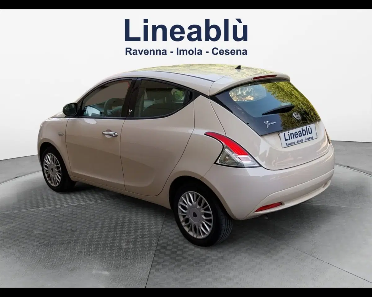 Lancia Ypsilon usata a Forlì-Cesena (3)