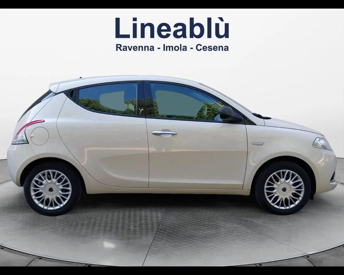Lancia Ypsilon usata a Forlì-Cesena (6)