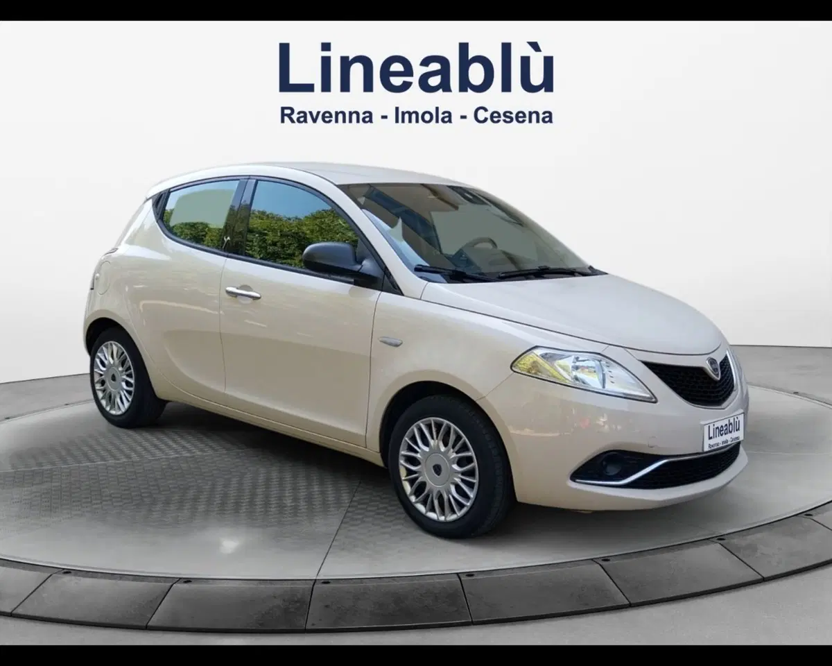 Lancia Ypsilon usata a Forlì-Cesena (7)