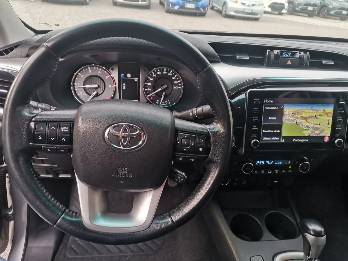 Toyota Hilux usata a Bergamo (10)