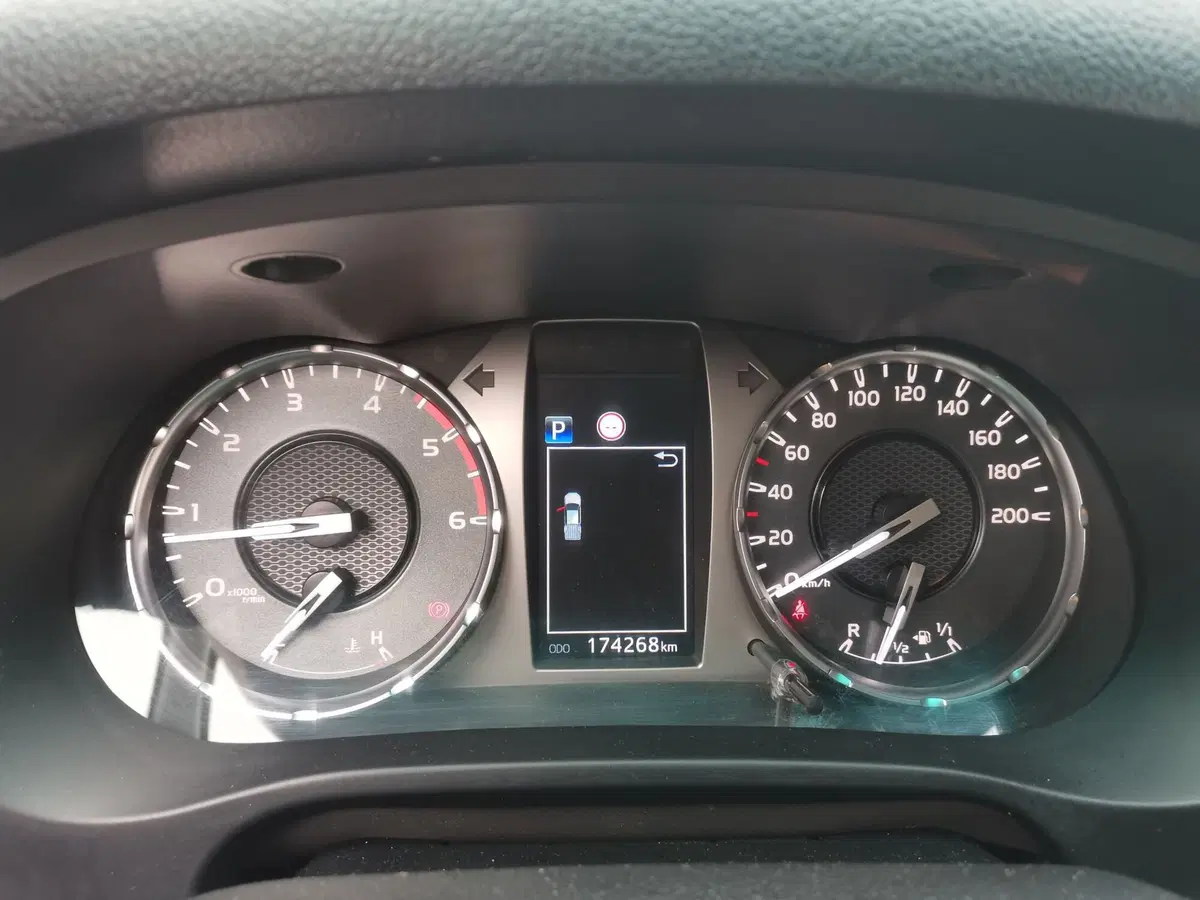Toyota Hilux usata a Bergamo (11)