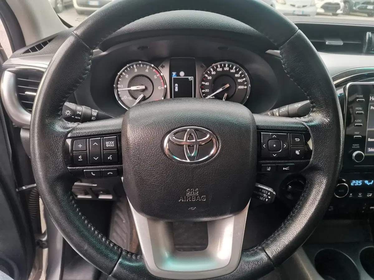 Toyota Hilux usata a Bergamo (14)