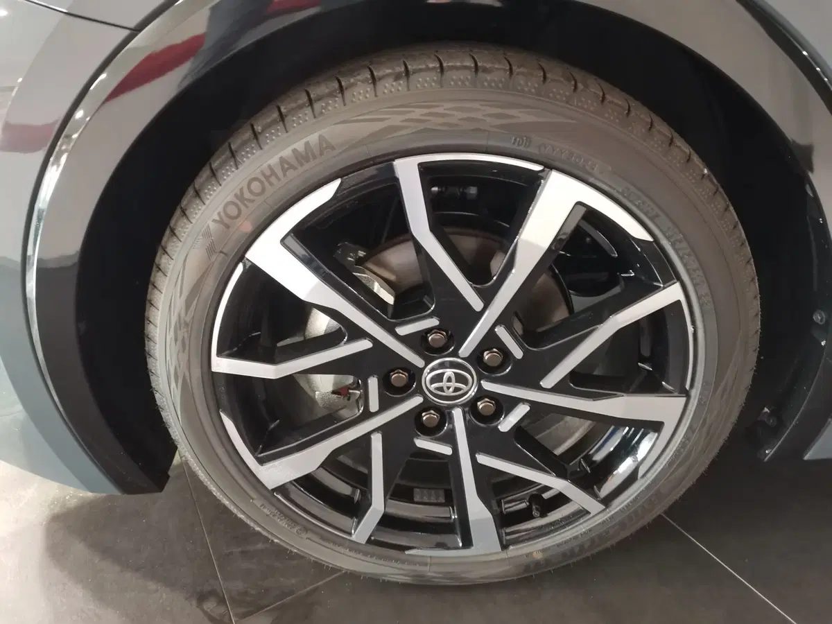 Toyota Prius nuova a Bergamo (12)