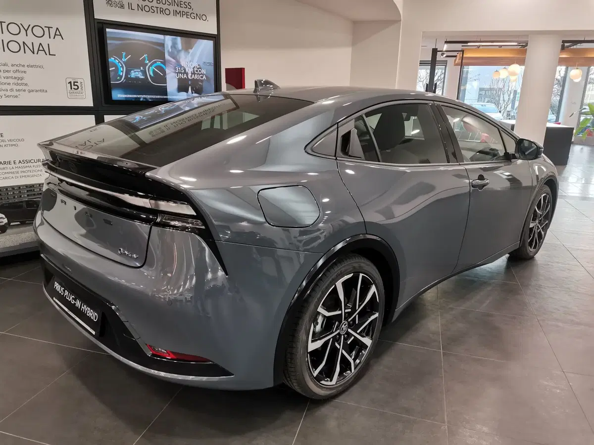 Toyota Prius nuova a Bergamo (16)