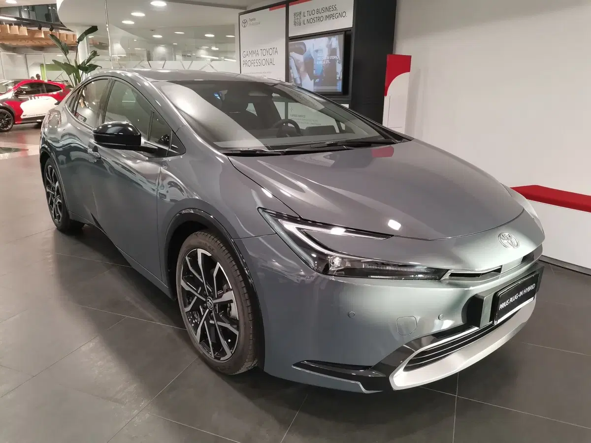 Toyota Prius nuova a Bergamo (17)