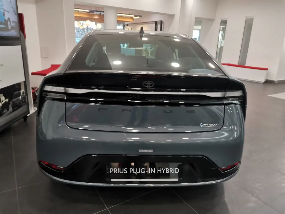 Toyota Prius nuova a Bergamo (3)