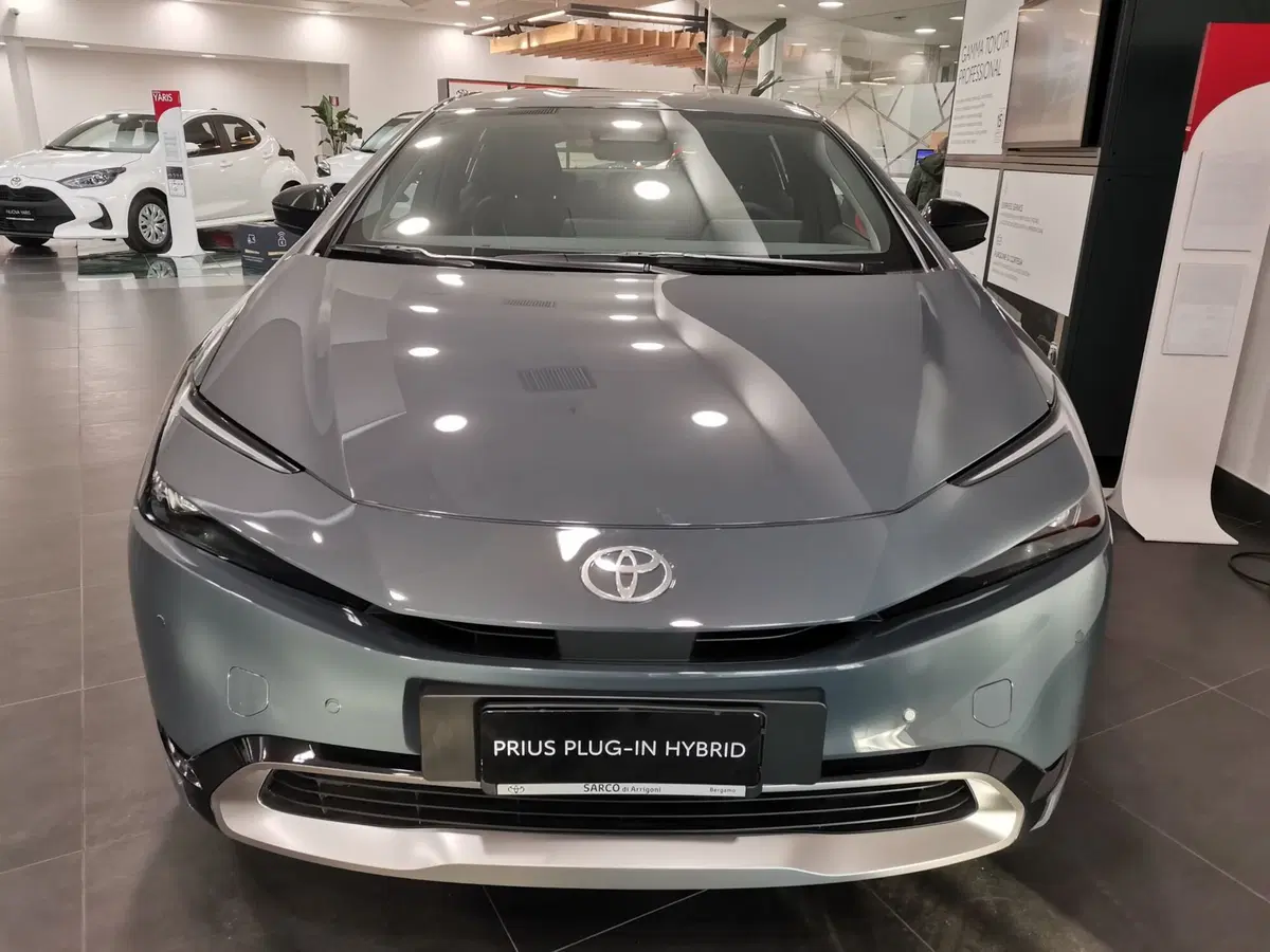 Toyota Prius nuova a Bergamo (4)