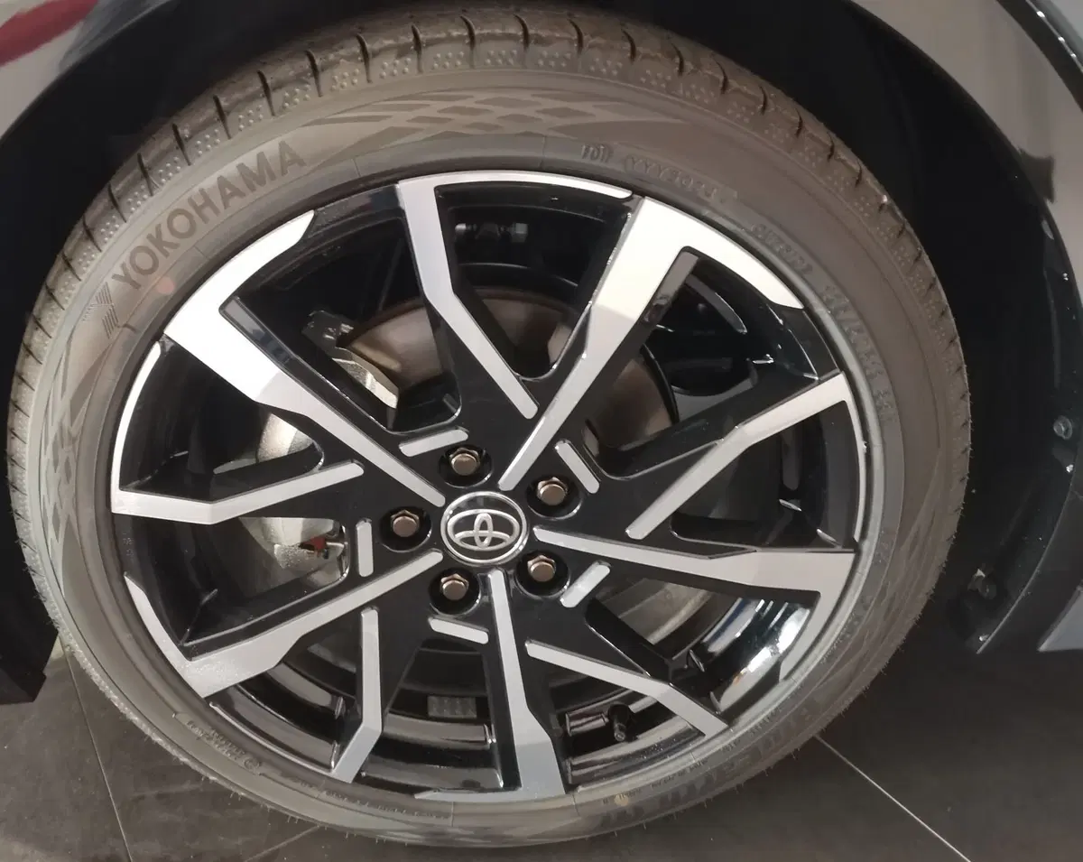 Toyota Prius nuova a Bergamo (10)