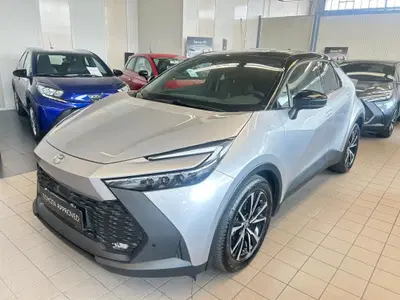 Toyota Toyota C-HR 1.8 hv Lounge fwd e-cvt del 2024 usata a Curno