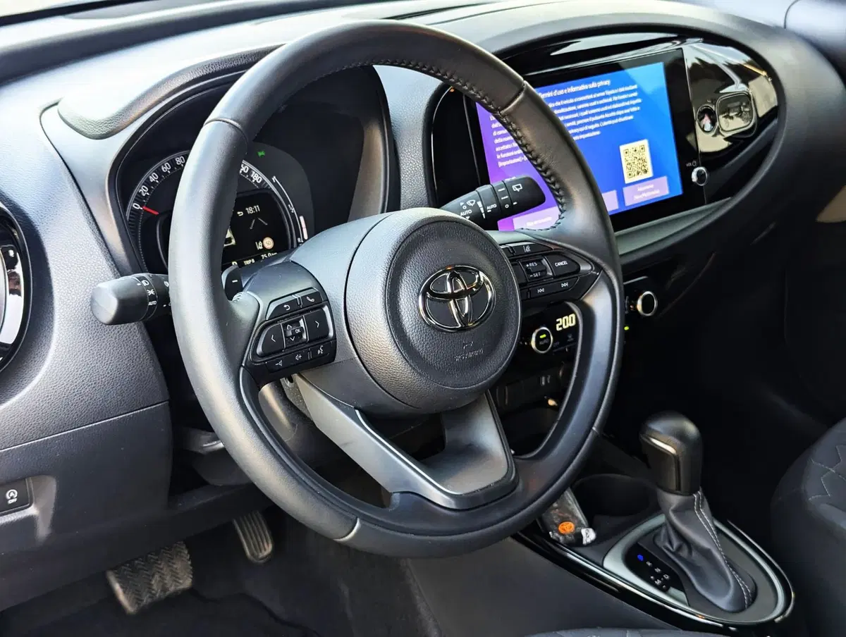 Toyota Aygo X usata a Pescara (11)