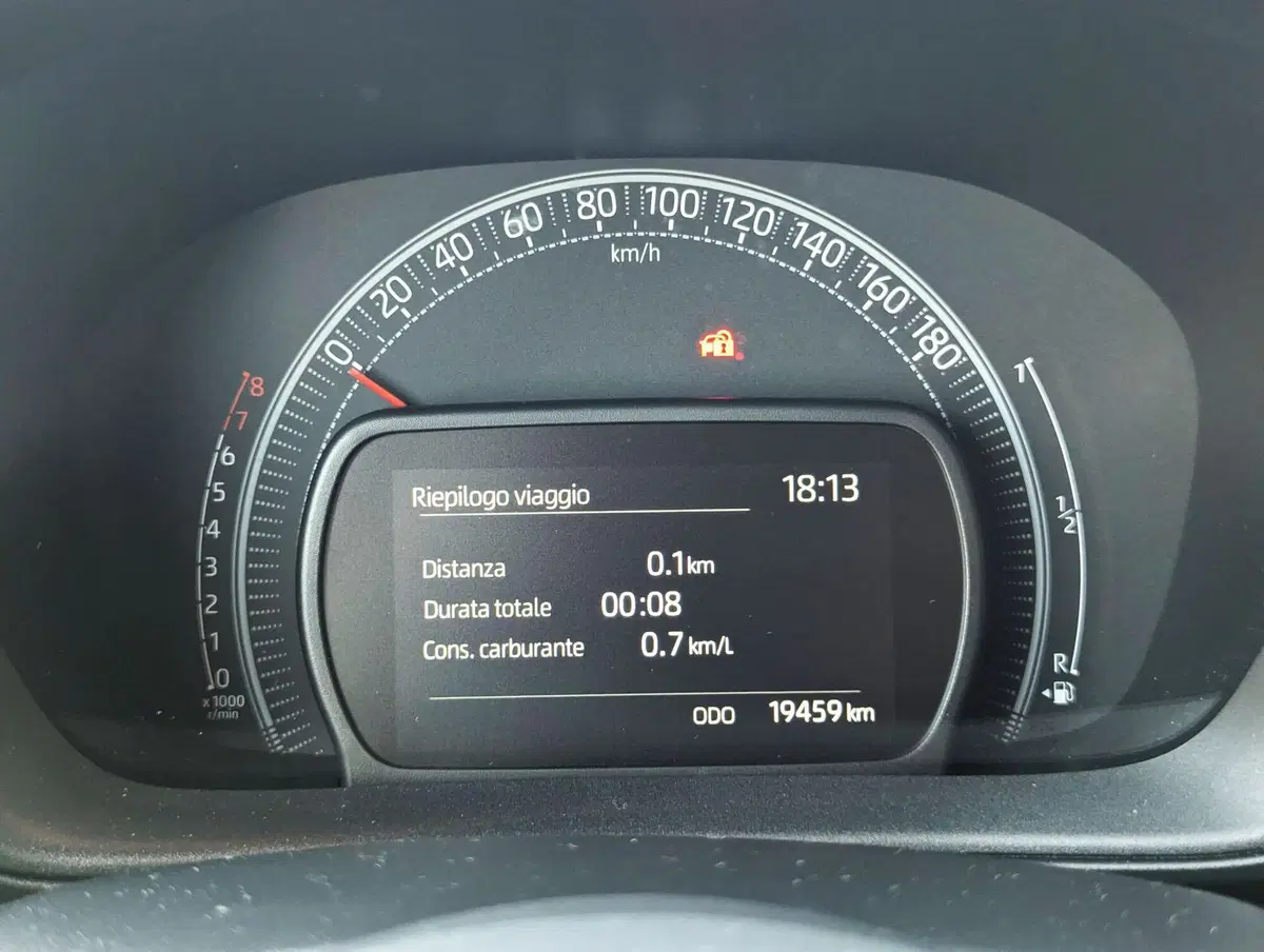 Toyota Aygo X usata a Pescara (17)
