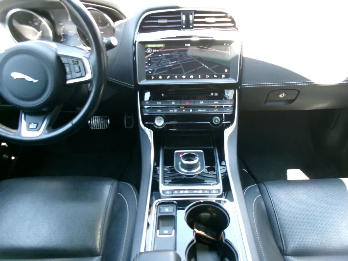 Jaguar XE usata a Venezia (14)