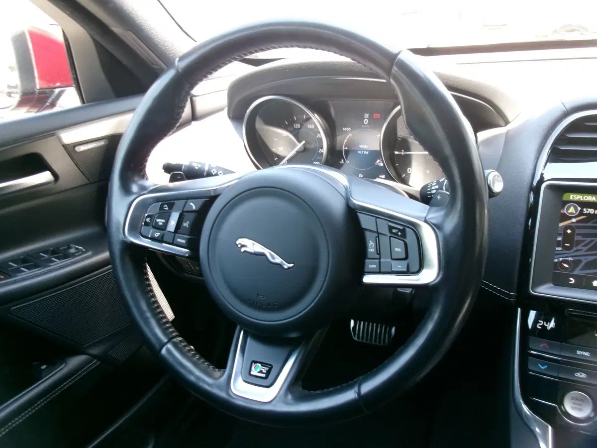 Jaguar XE usata a Venezia (18)