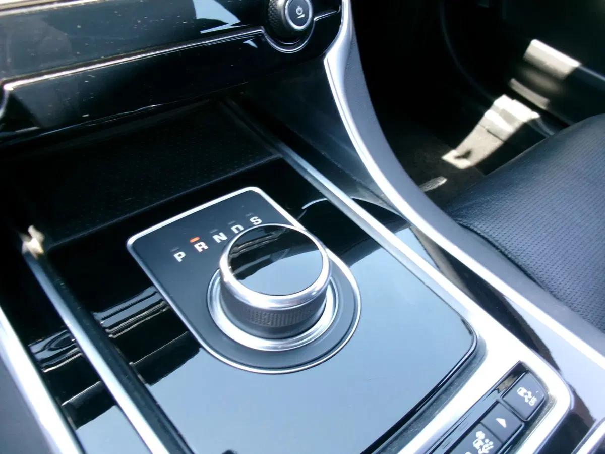 Jaguar XE usata a Venezia (19)