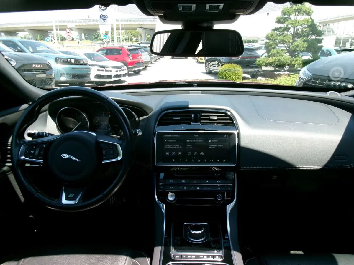 Jaguar XE usata a Venezia (9)