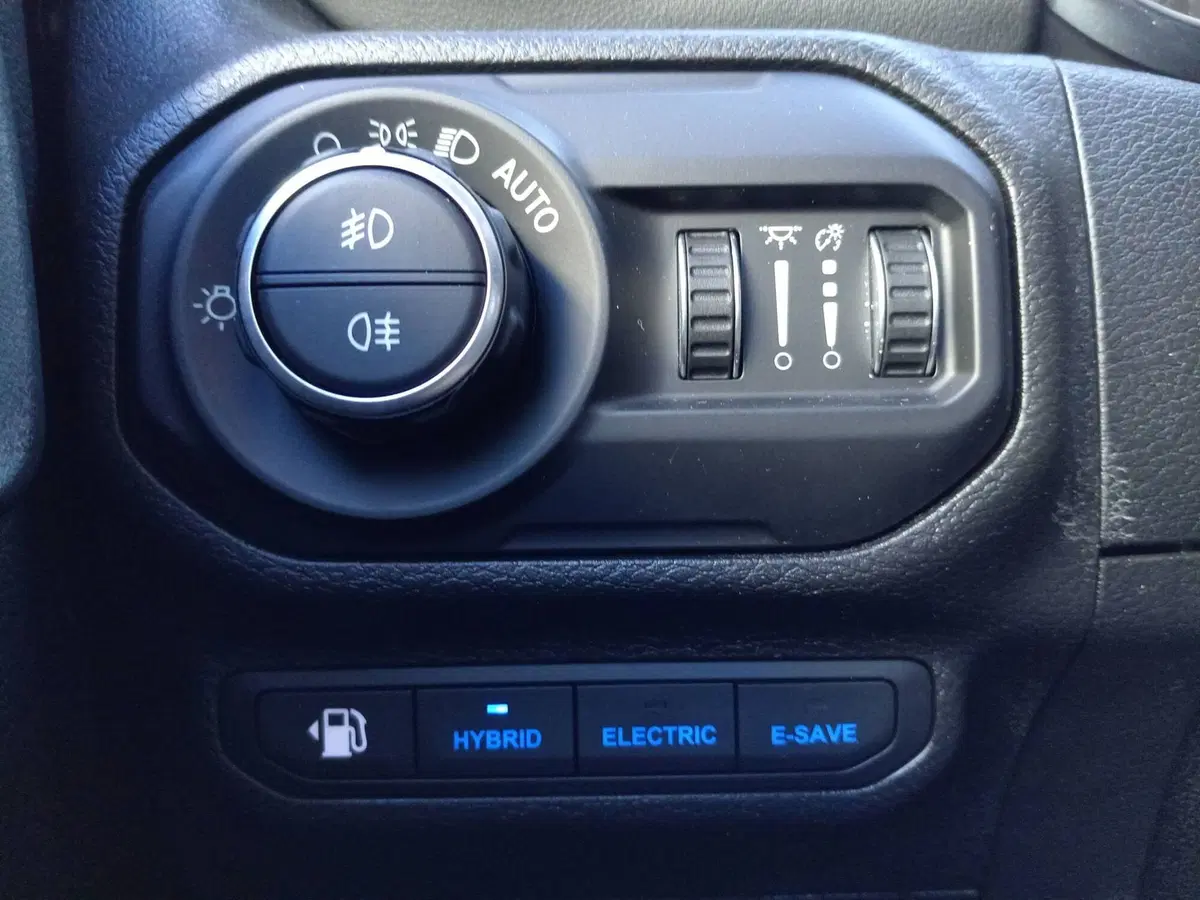 Jeep Wrangler Unlimited usata a Bari (12)