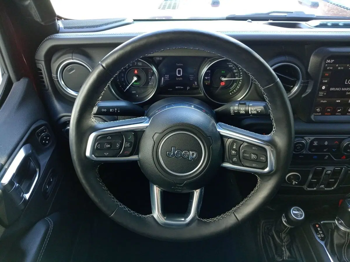 Jeep Wrangler Unlimited usata a Bari (3)
