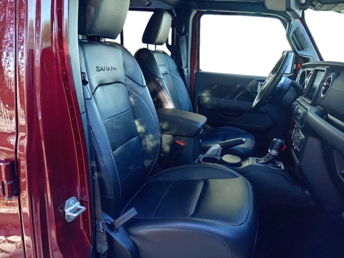 Jeep Wrangler Unlimited usata a Bari (5)