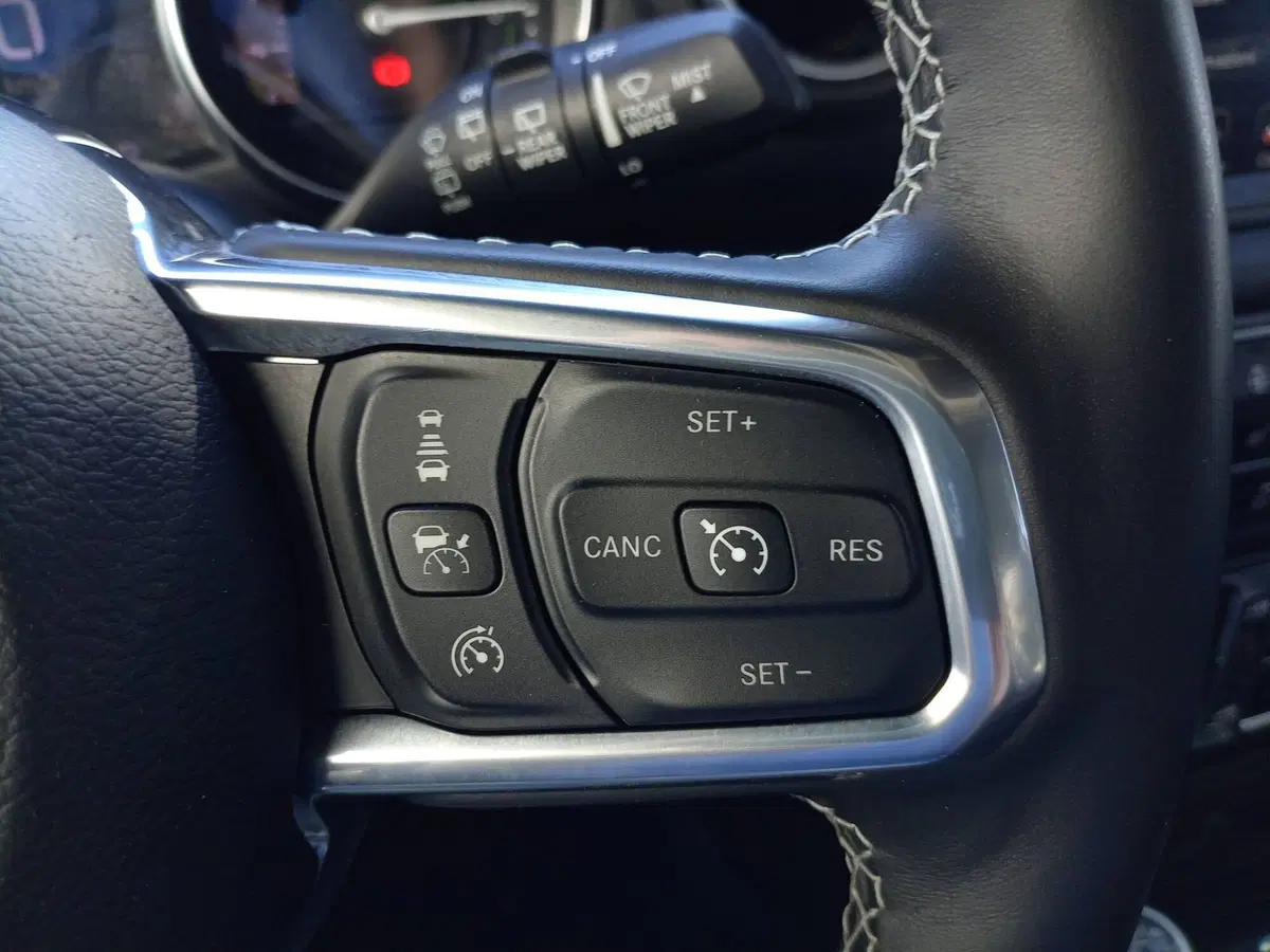 Jeep Wrangler Unlimited usata a Bari (7)
