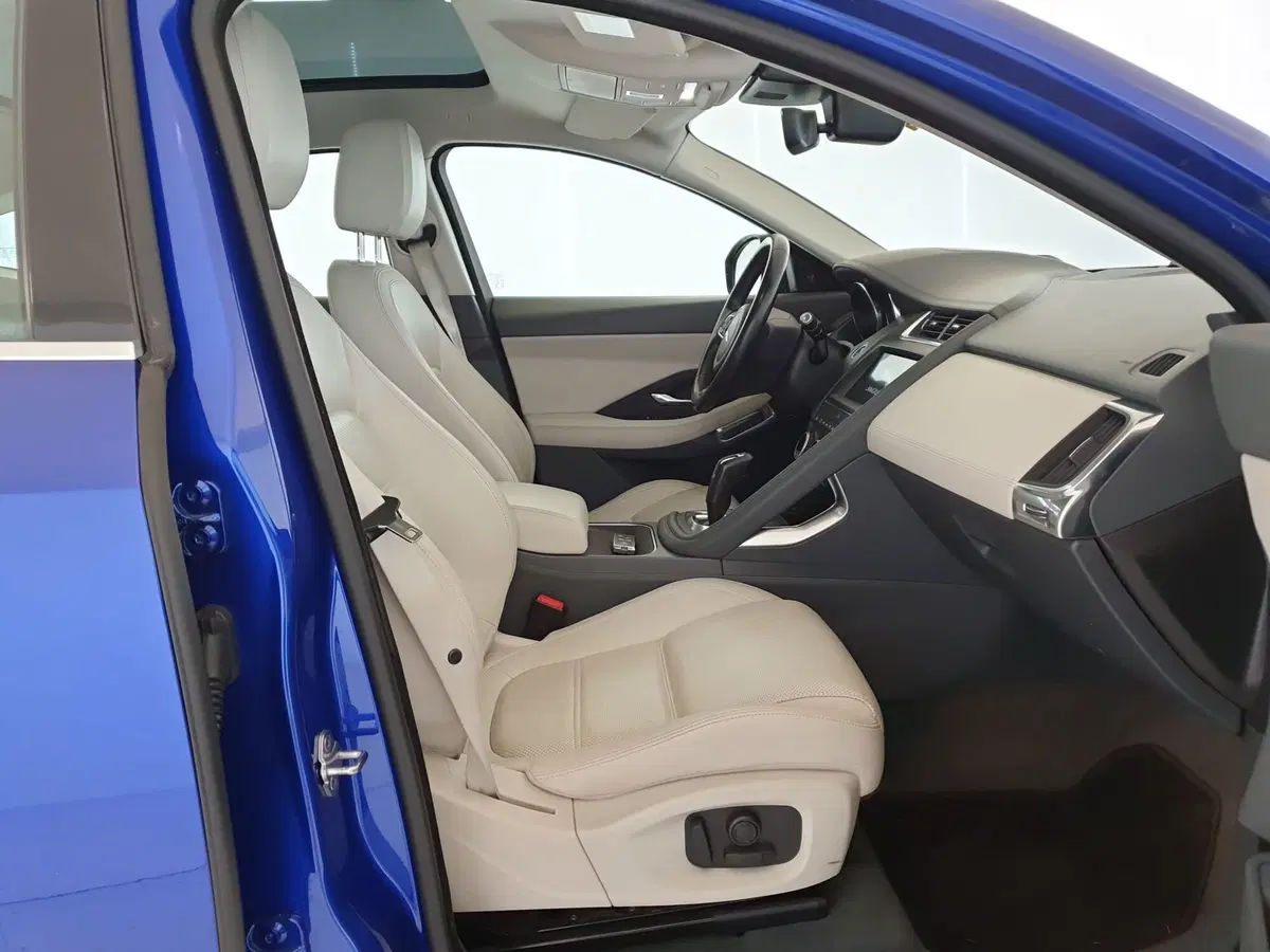Jaguar E-Pace usata a Monza e Brianza (3)