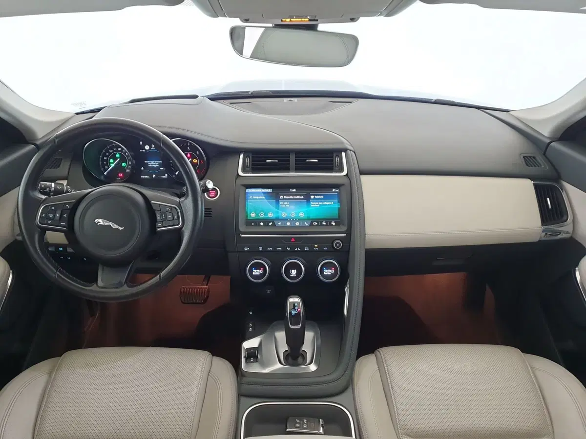 Jaguar E-Pace usata a Monza e Brianza (4)