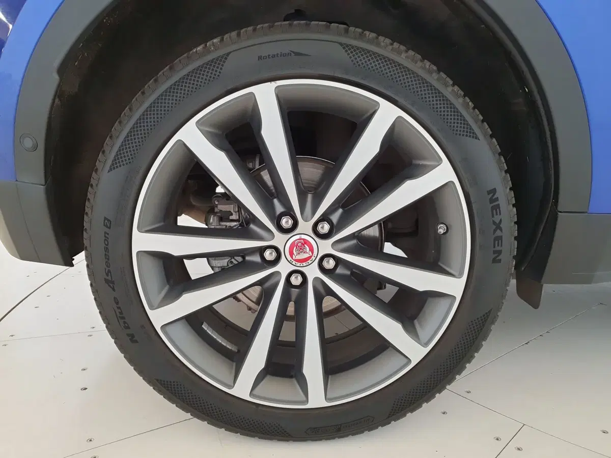 Jaguar E-Pace usata a Monza e Brianza (9)