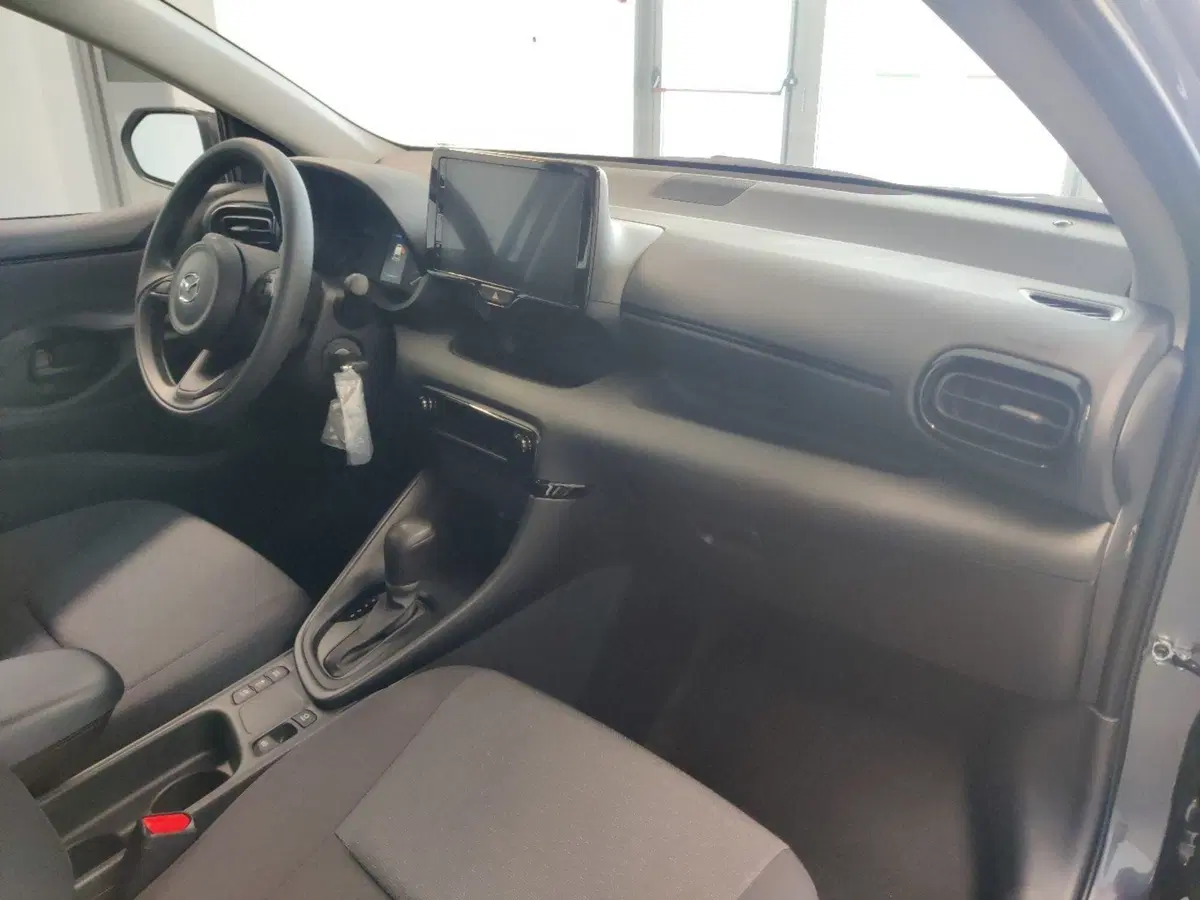 Mazda Mazda2 Hybrid nuova a Arezzo (10)