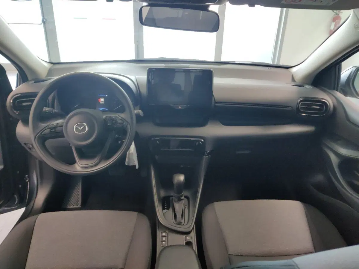 Mazda Mazda2 Hybrid nuova a Arezzo (11)