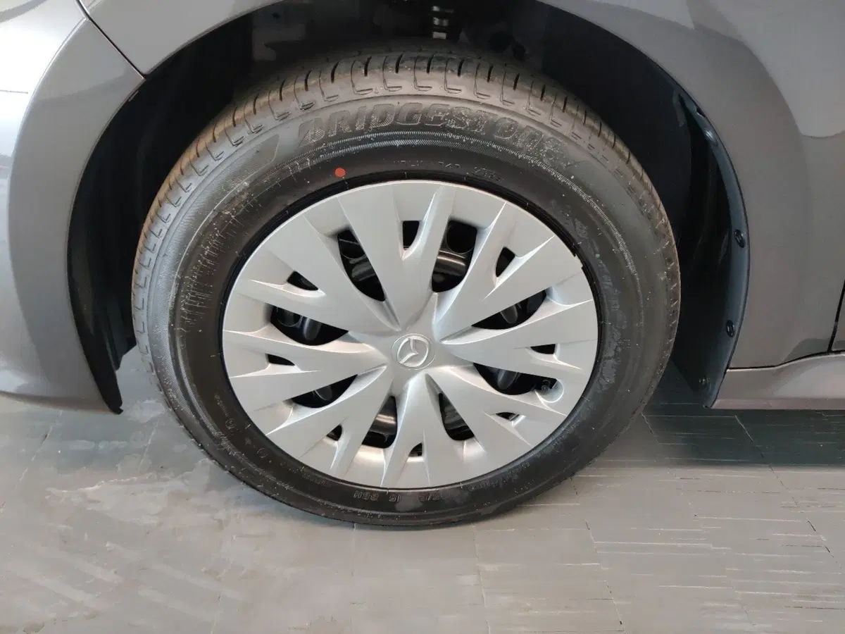 Mazda Mazda2 Hybrid nuova a Arezzo (9)