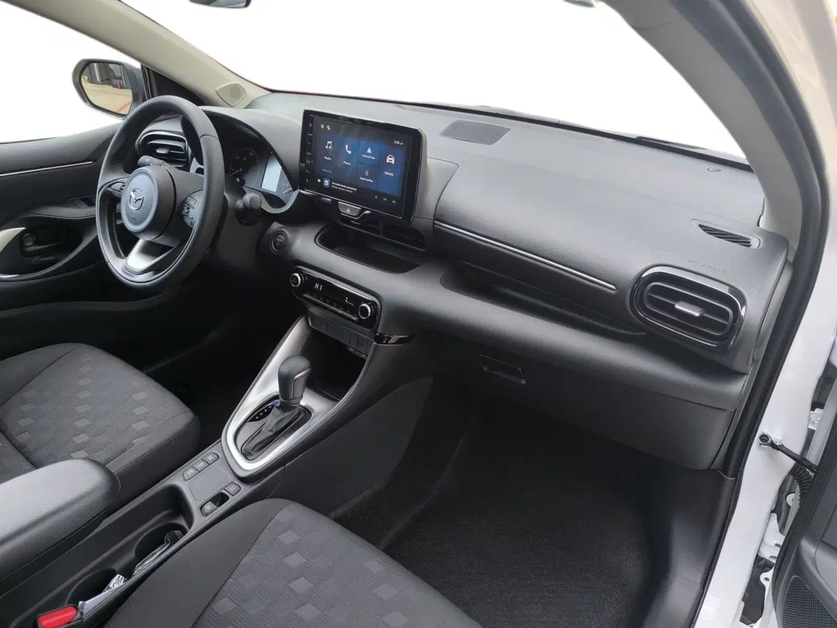 Mazda Mazda2 Hybrid nuova a Udine (12)