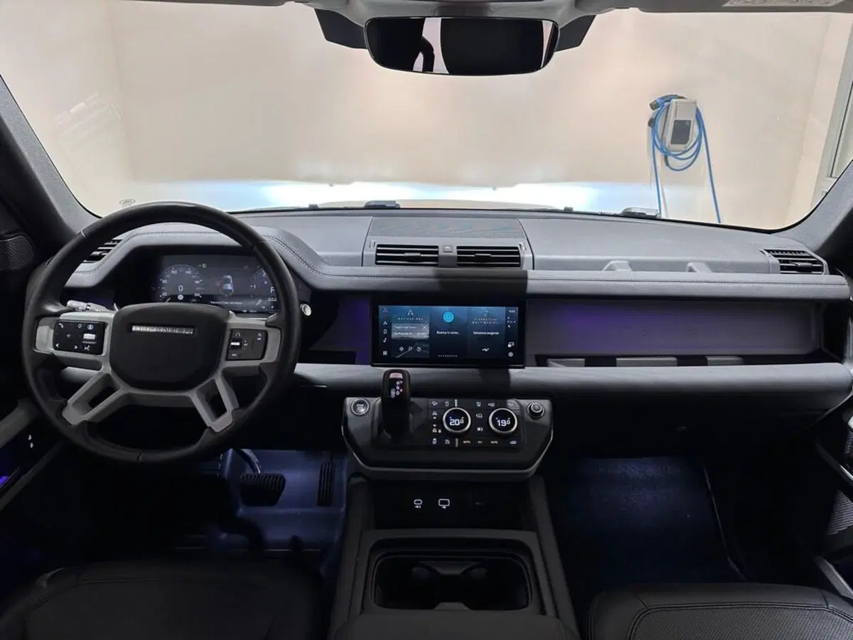Land Rover Defender usata a Varese (4)