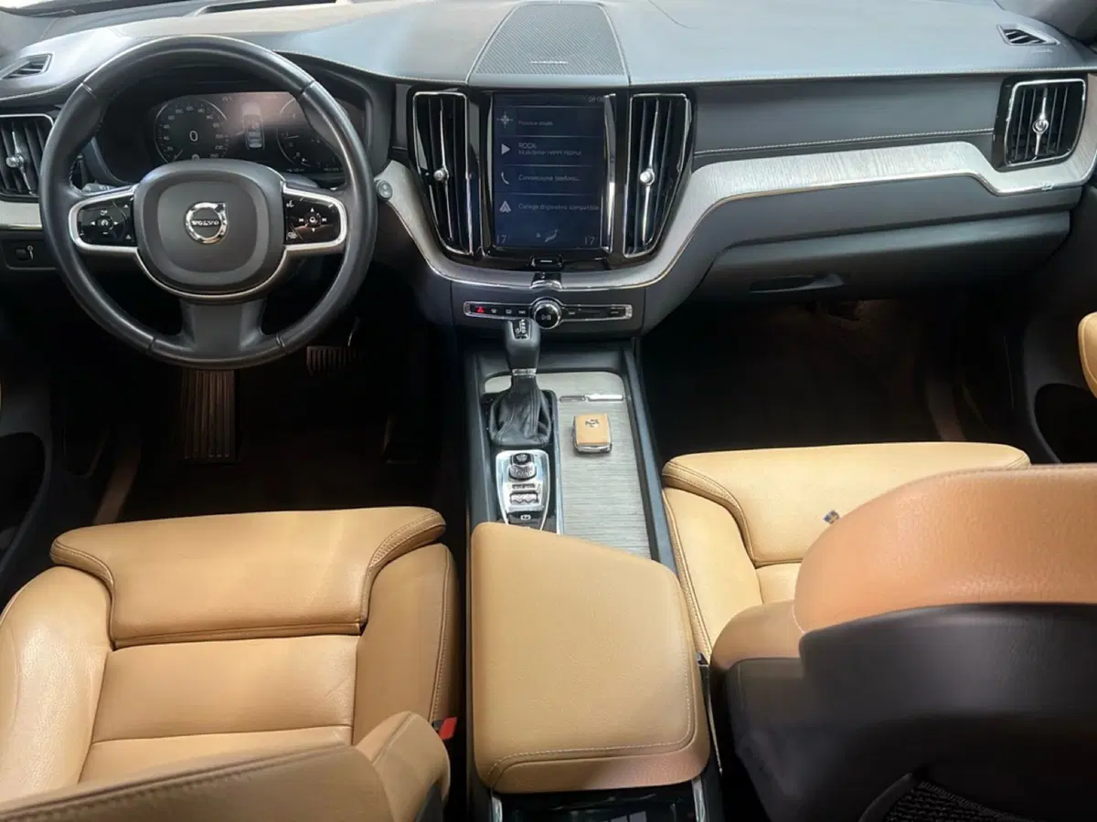 Volvo XC60 usata a Roma (11)