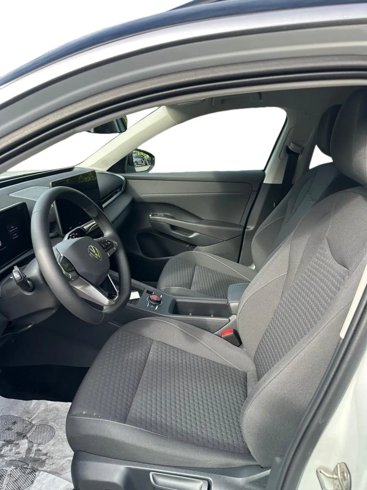 Volkswagen T-Roc nuova a Lecco (7)