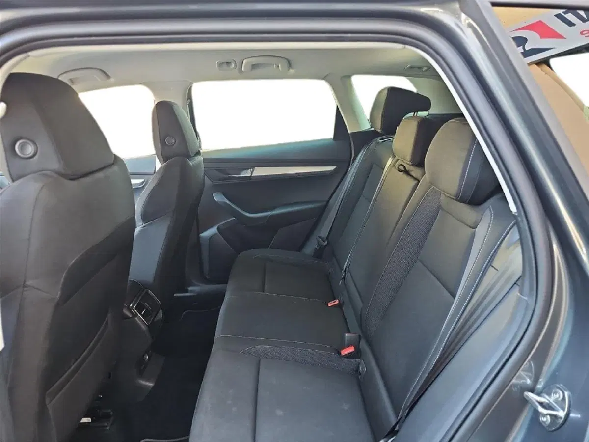Skoda Karoq usata a Lecco (12)