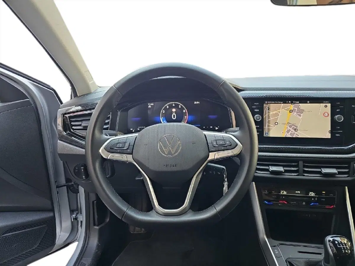 Volkswagen Taigo usata a Lecco (10)