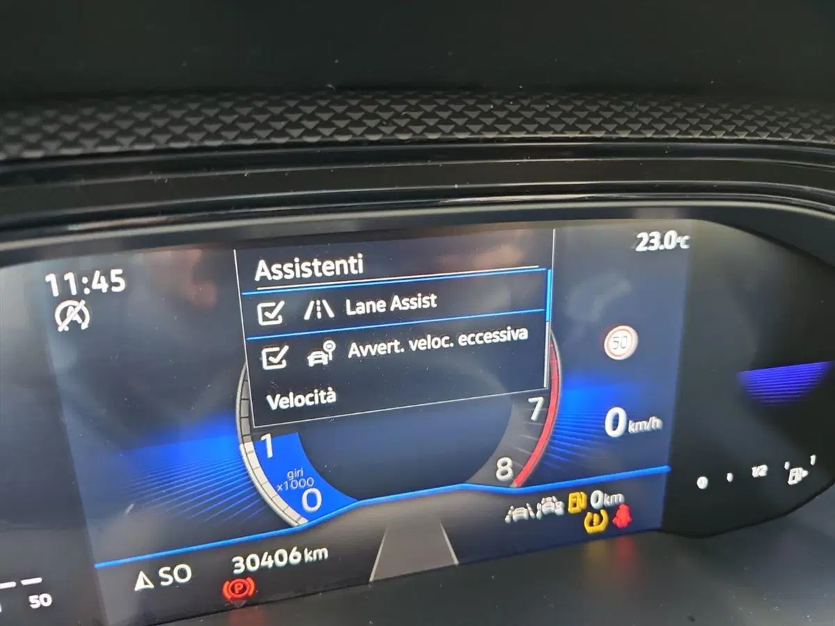 Volkswagen Taigo usata a Lecco (16)