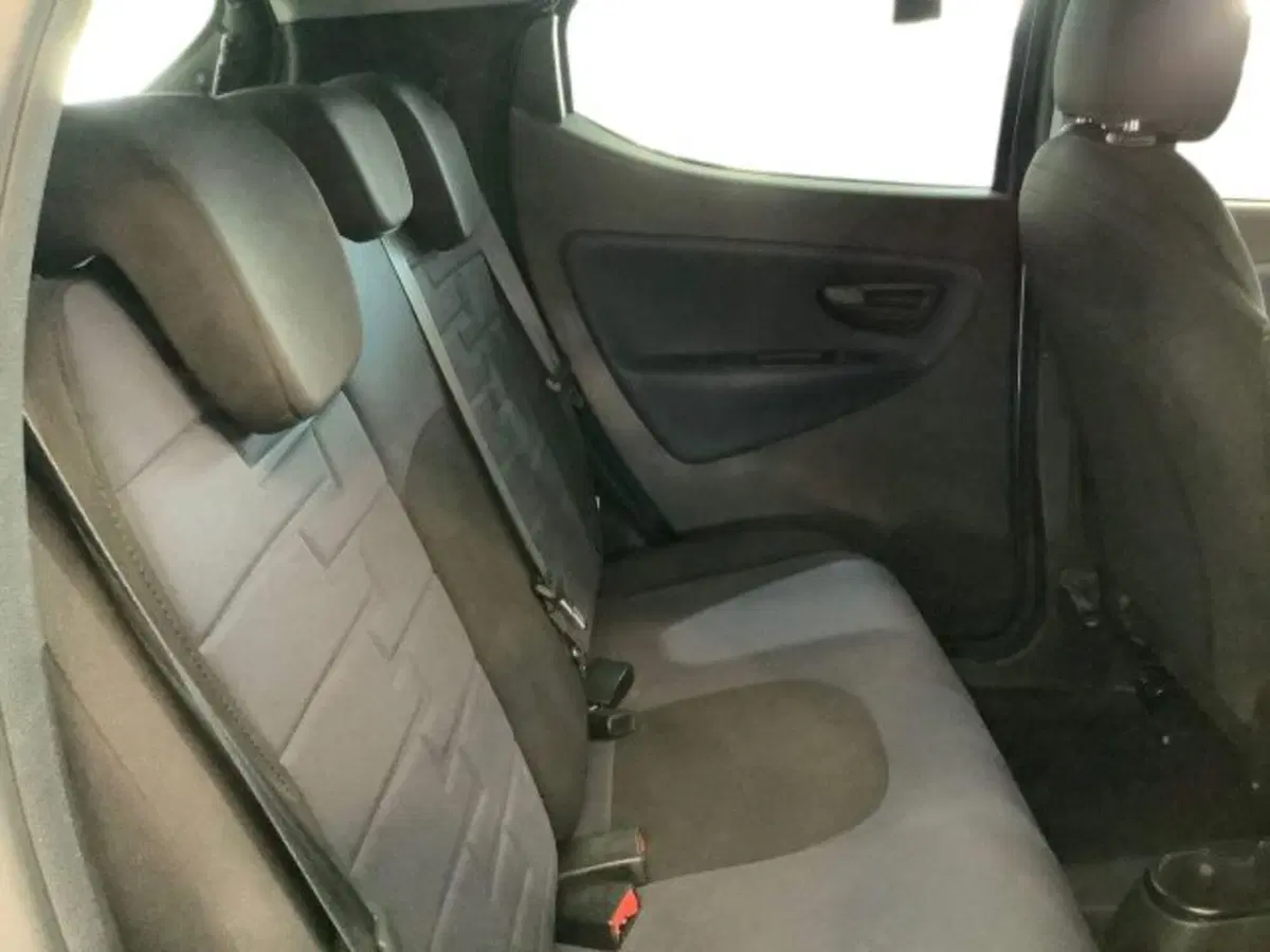 Lancia Ypsilon usata a Catania (11)