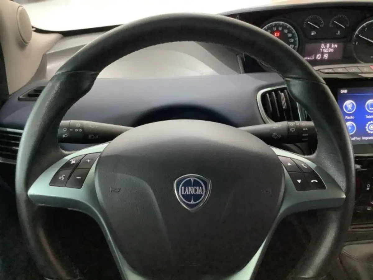 Lancia Ypsilon usata a Catania (18)