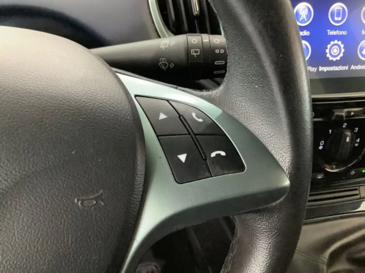 Lancia Ypsilon usata a Catania (20)