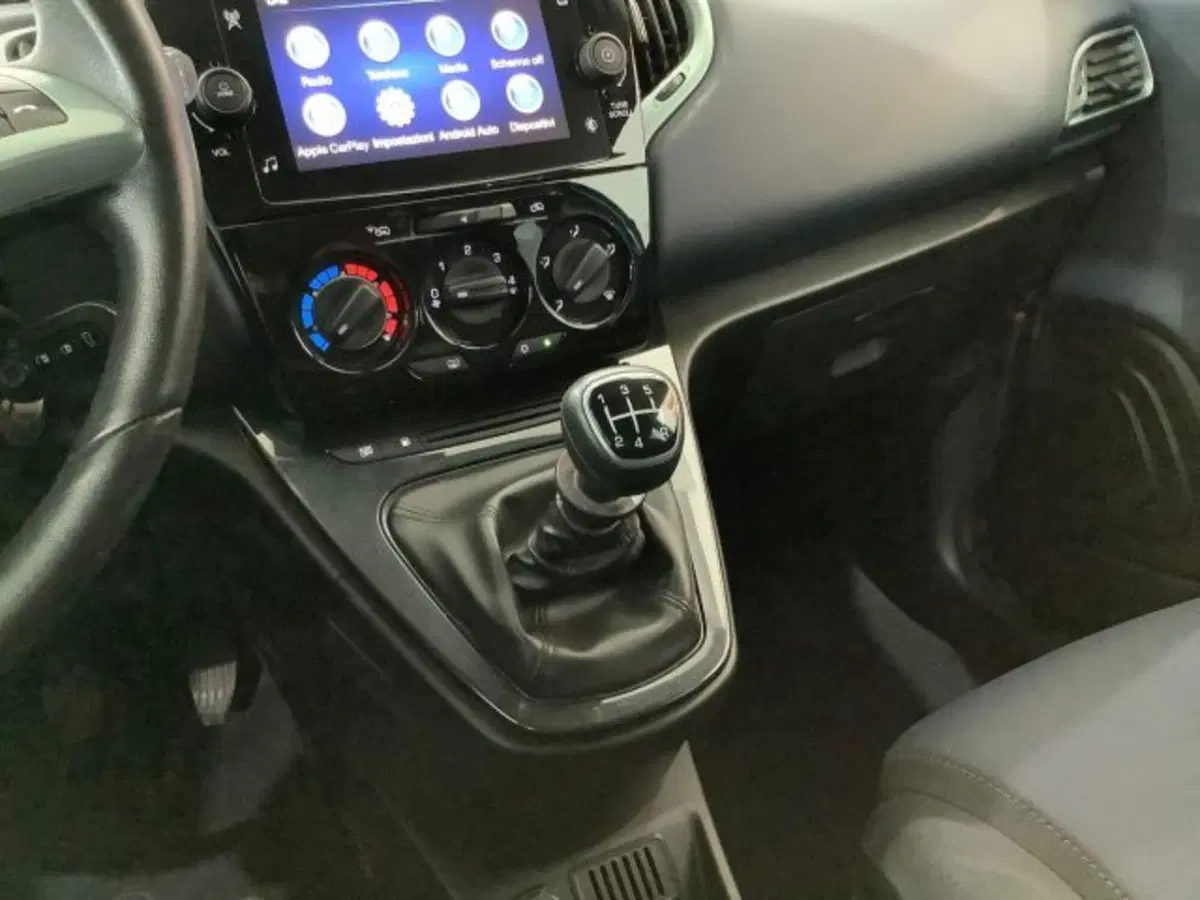 Lancia Ypsilon usata a Catania (8)