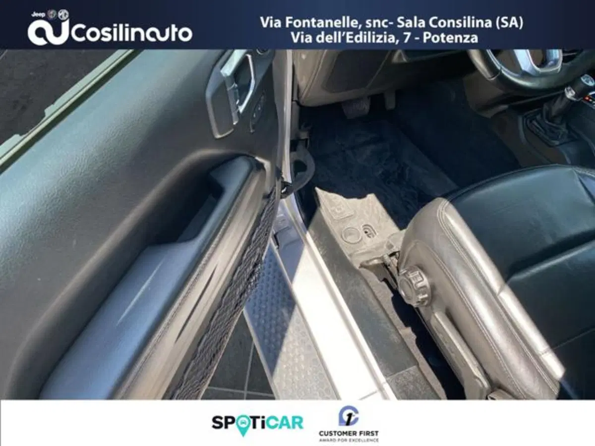Jeep Wrangler Unlimited usata a Salerno (16)