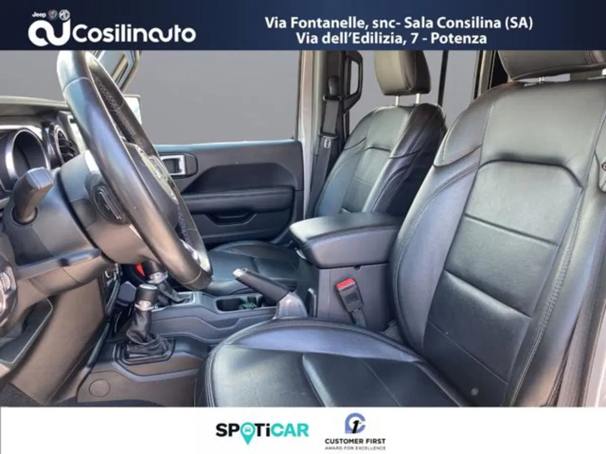 Jeep Wrangler Unlimited usata a Salerno (9)