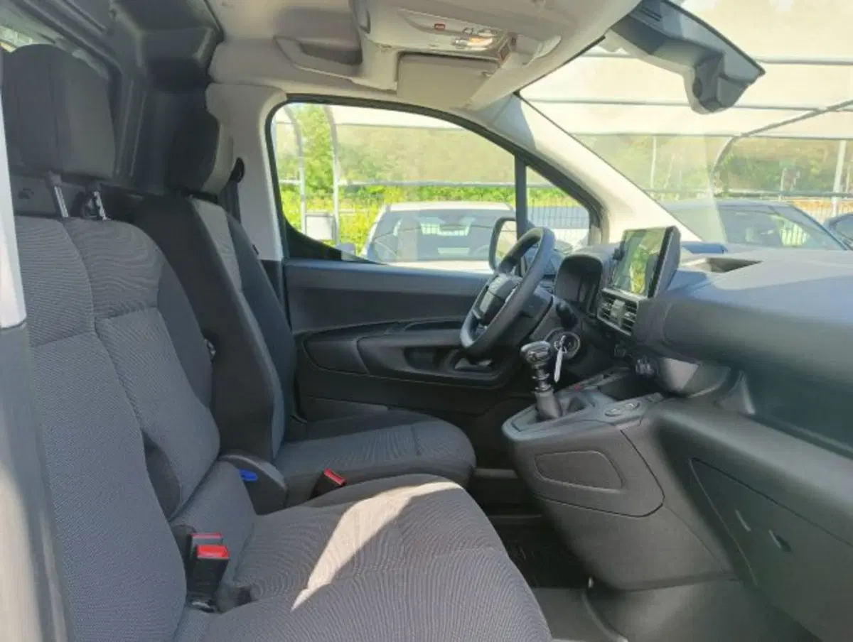 Toyota Proace City Furgone nuova a Brescia (17)
