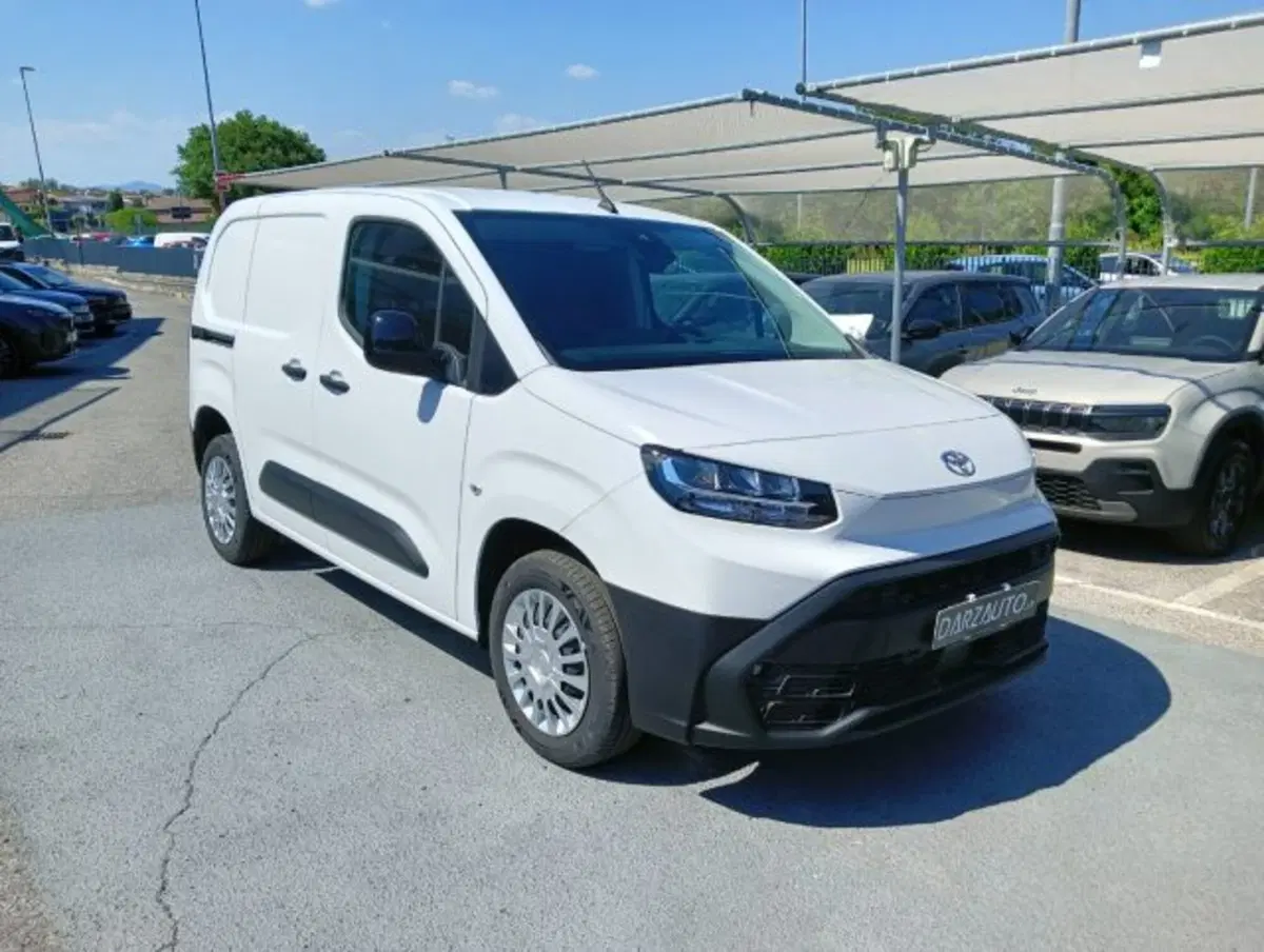Toyota Proace City Furgone nuova a Brescia (3)