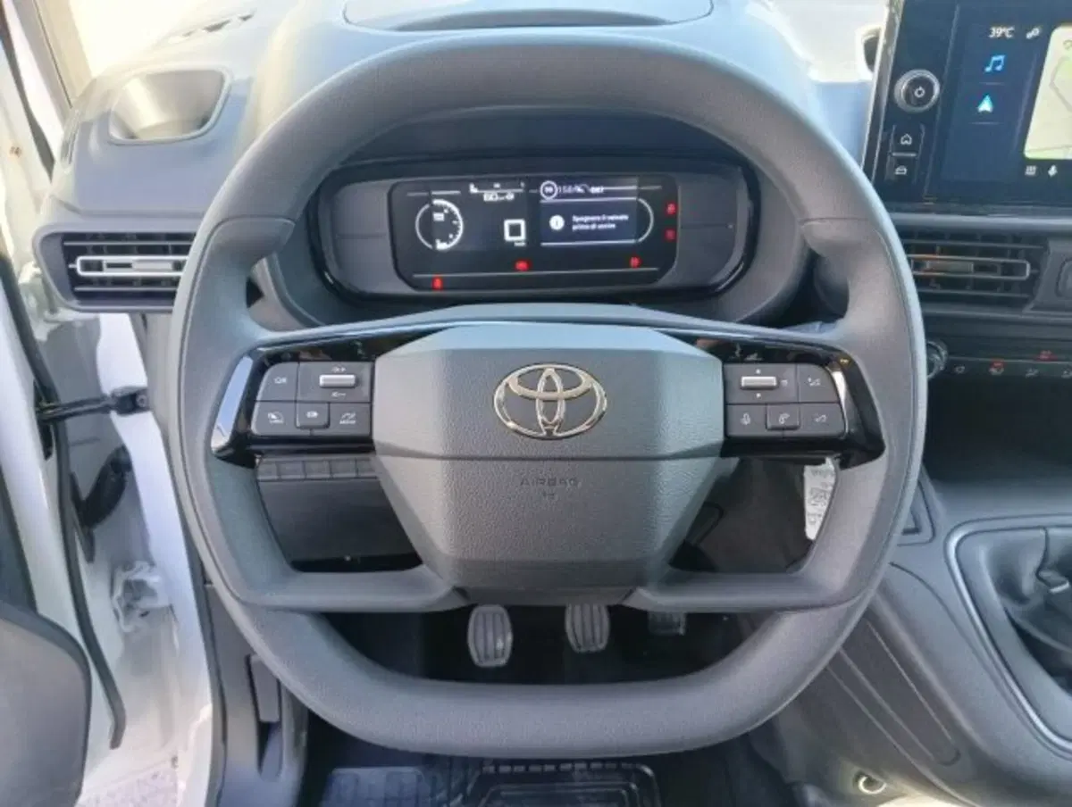 Toyota Proace City Furgone nuova a Brescia (7)