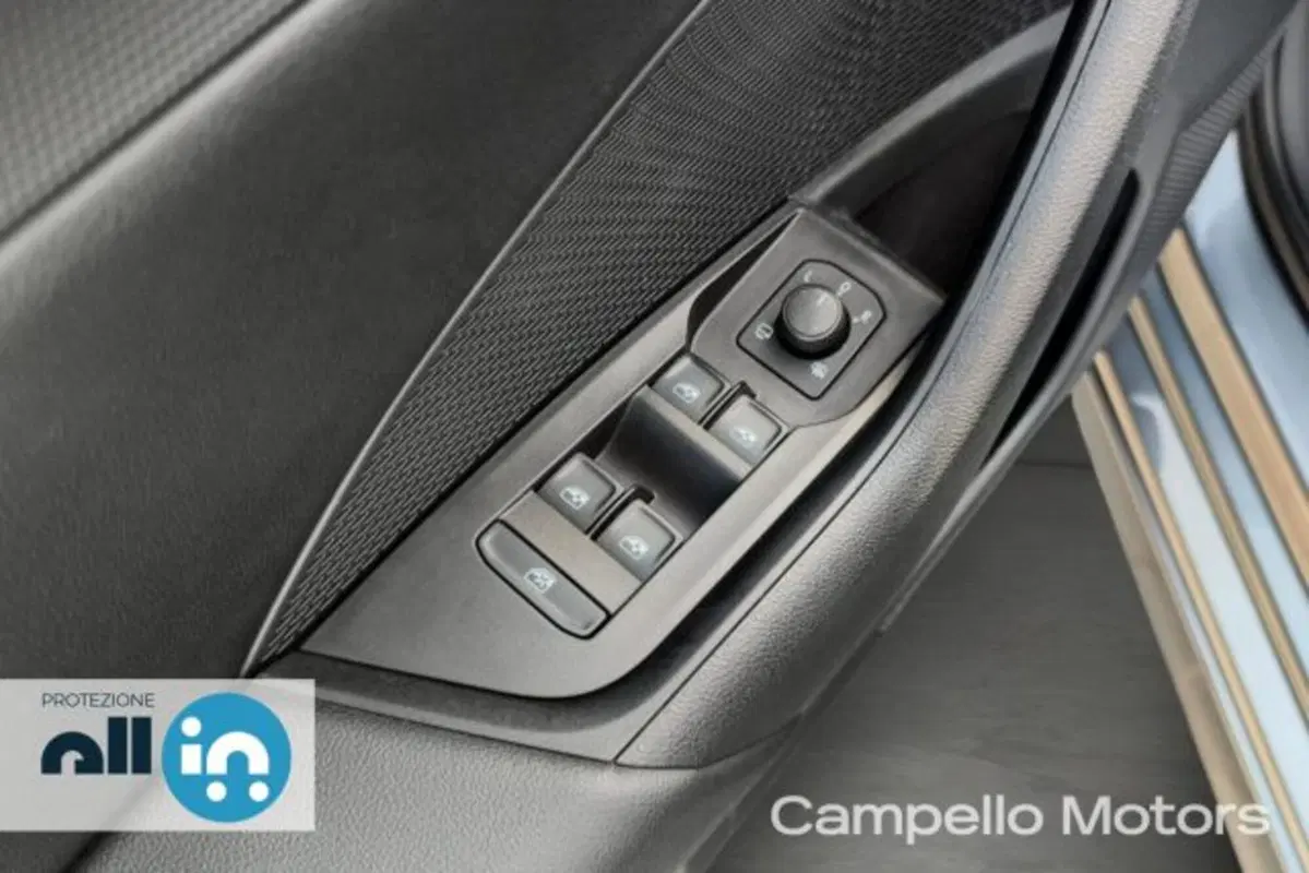 Skoda Octavia Station Wagon usata a Venezia (17)