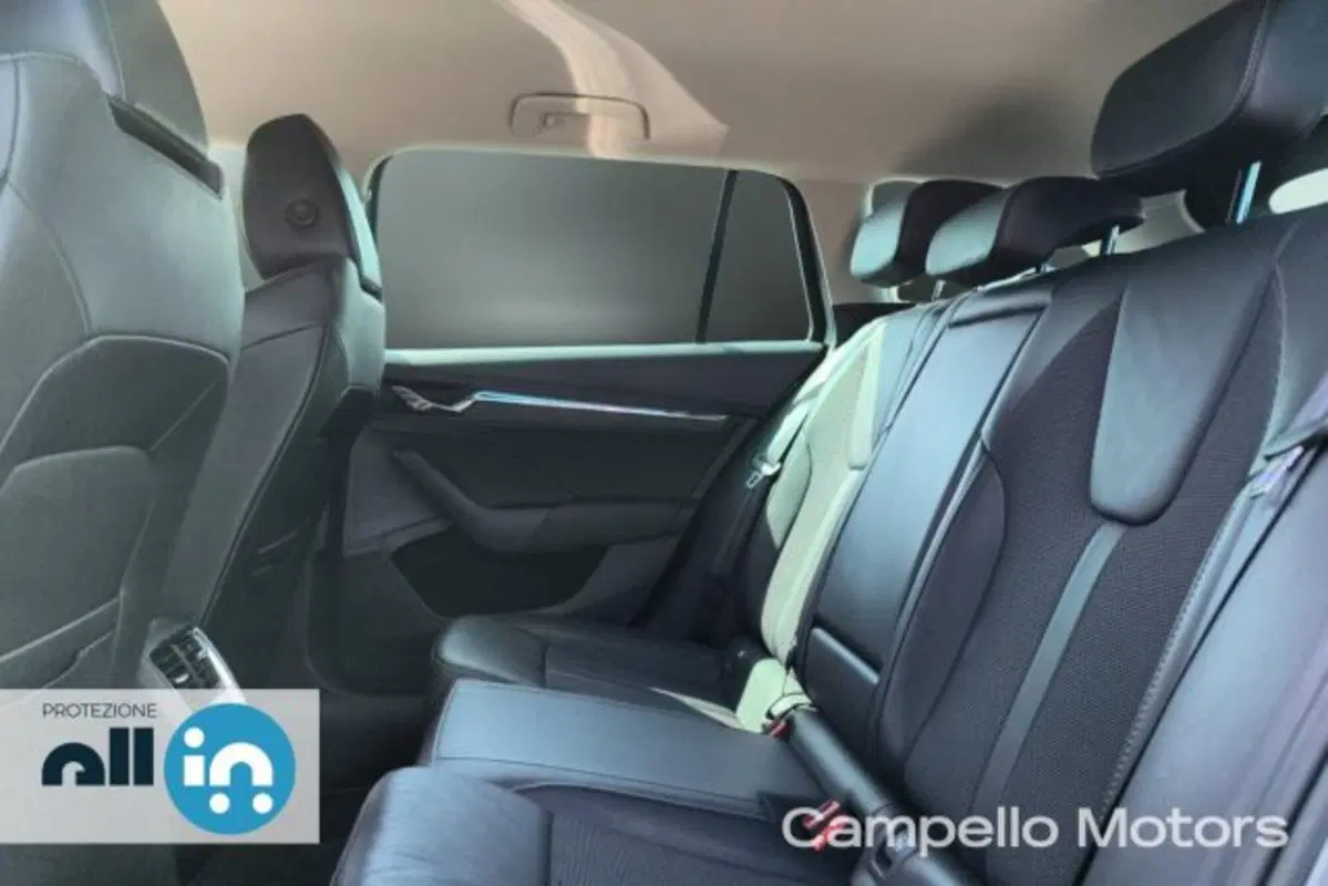 Skoda Octavia Station Wagon usata a Venezia (6)