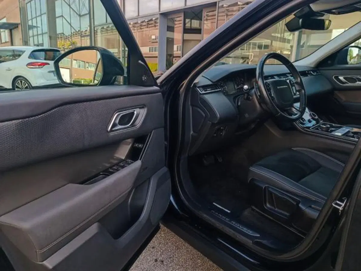 Land Rover Range Rover Velar usata a Pisa (4)