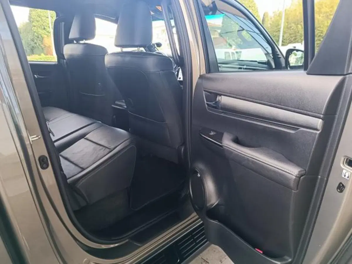 Toyota Hilux usata a Pisa (12)