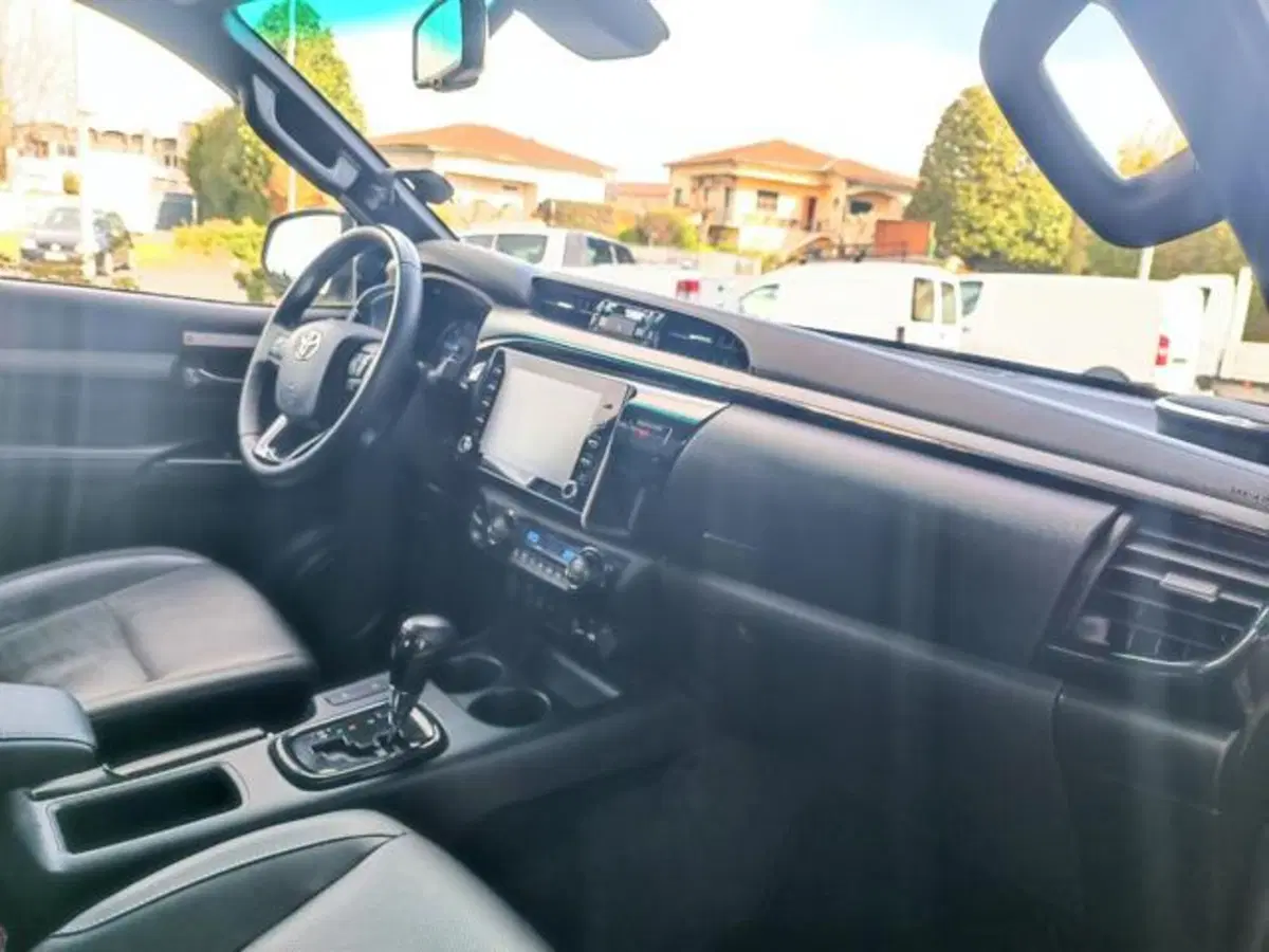 Toyota Hilux usata a Pisa (14)